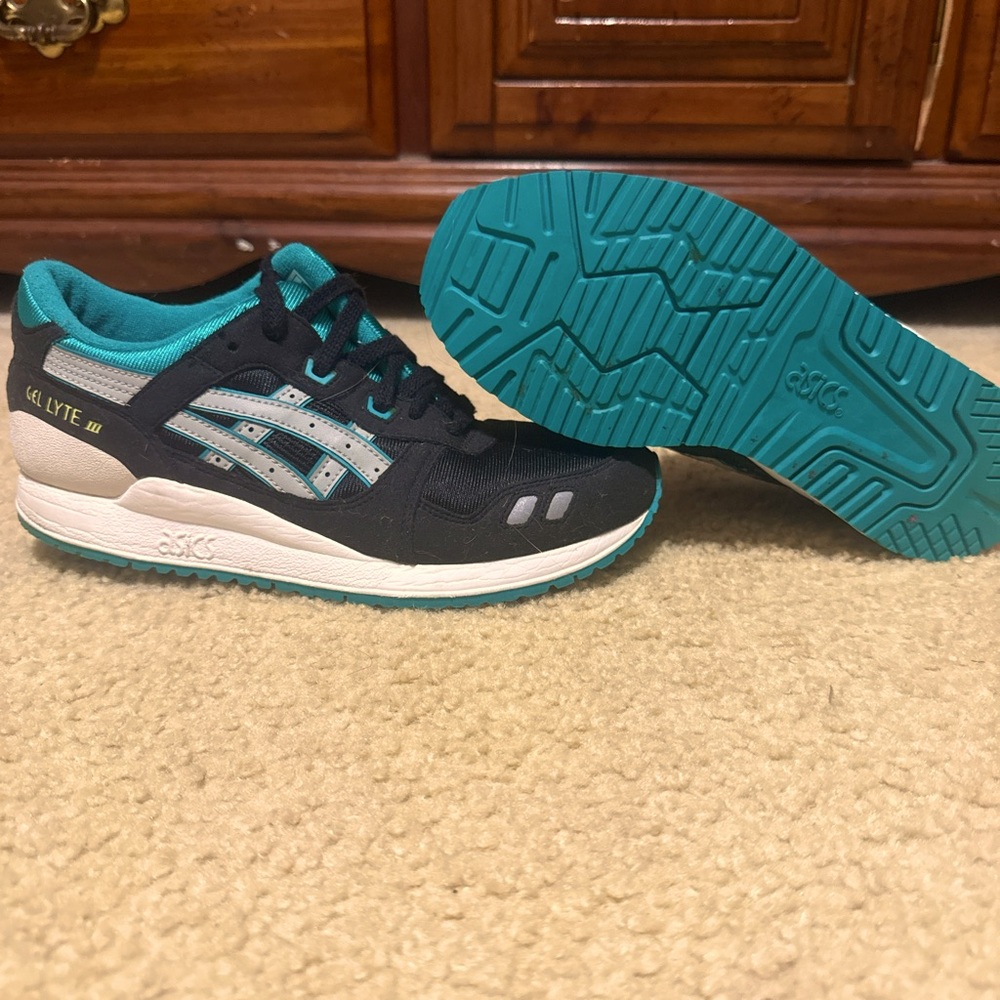 Asics gel lyte lll kids sz 5.5 like new condition